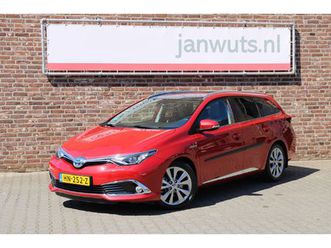 toyota auris touring sports 1.8 hybrid executive + panoramadak + pdc