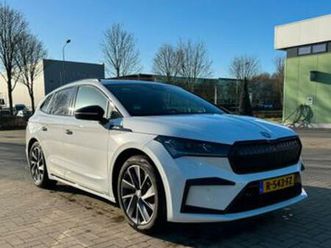 skoda-enyaq-iv-60-sportline-pano-metallic-moon-white