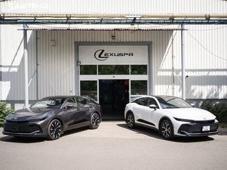 toyota crown crown limited hybrid awd