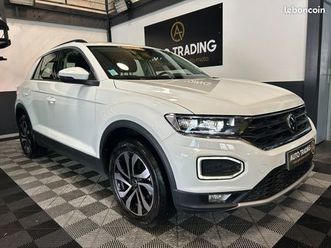 volkswagen-t-roc-1-0-tsi-110-bvm6-active-carplay-cockpit