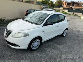 lancia-ypsilon-0-9-twinair-85-cv-5-porte-s-s-plati