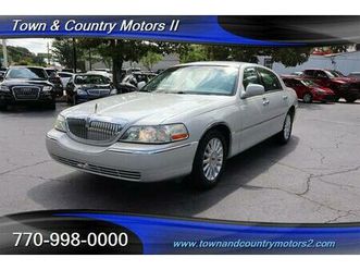 used 2004 lincoln town car signature