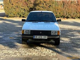 RENAULT R9 1-4-broadway