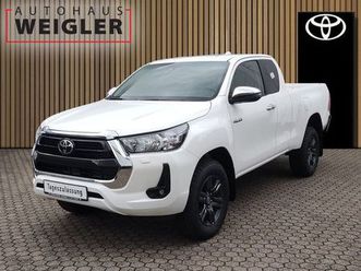 toyota-hilux-2-8-extra-cab-comfort-4x4-navi-pdc-safety