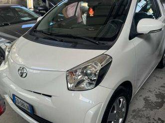 toyota iq - 2010