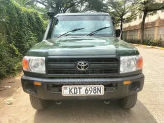 toyota-land-cruiser-2011-green