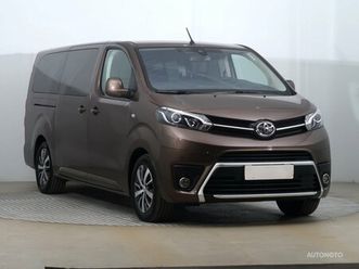 2.0 d-4d,2024,bus, 7míst, klima, čr, dph