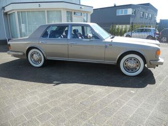 rolls-royce silver spirit - 6.8 v8 automaat 6.8 liter bj.1982 ''kleur gold'' km.93.000 mooi volleder-interieur,,koopje!!!