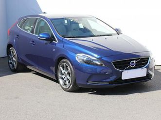 volvo v40 2.0 d, čr