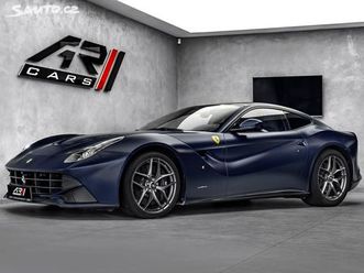 ferrari f12 lift, kamery, full-carbon