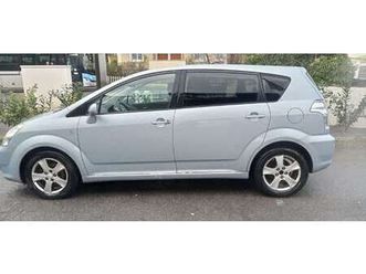 toyota corolla verso, 5 places, essence, ferméture centralisée et climatisée 2005