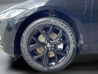 <li class=breadcrumbs-module_list-item__zg-6q jaguar i-pace r-dynamic se ev400 </ol>