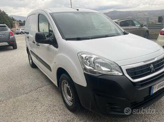 peugeot partner van bluehdi 100 officina mobile