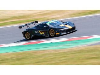 mclaren 720s gt3 fia race car