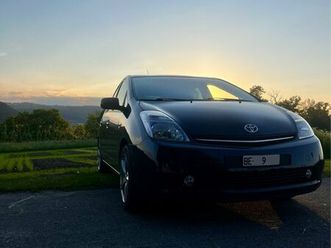 toyota prius 1.5 hybrid - mit vielen extras - neu bereift