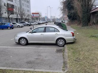 toyota avensis 2,0 d-4d, 2004 god.