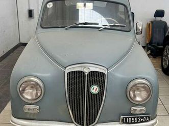 carrozzeria monoscocca, interni in tessuto grigio