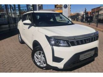 2023 mahindra xuv 300 1.2t | w6