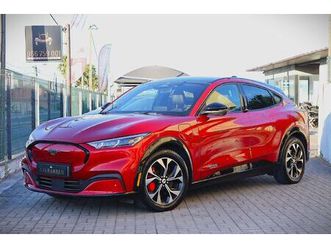 98.7 kwh premium awd