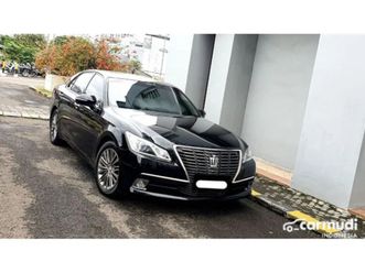 2013 toyota crown 3.0 royal saloon sedan hitam sunroof km 21 ribuan