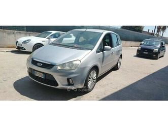 adatta a neopatentati,tenuta in buono stato,meccanica perfetta