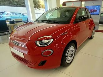 <li class=breadcrumbs-module_list-item__zg-6q fiat 500 e (red) </ol>