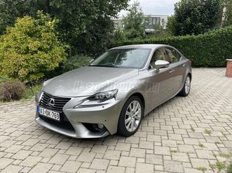 lexus is 300h luxury (automata) navigáció! kamera! memóriás fűthető bőr! kormányfűtés!