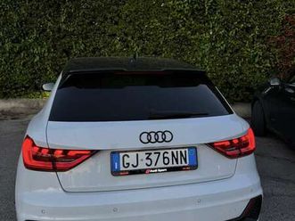 sportback 40 2.0 tfsi identity black 200cv s-troni