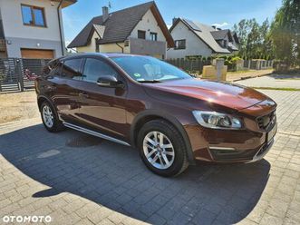 volvo v60 cross country d3 drive-e momentum