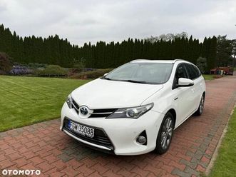 toyota auris 1.8 hsd luna