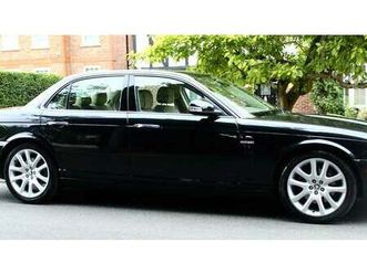 an exceptional 2009 xj 4.2 v8 executive petrol x358 model a vendre