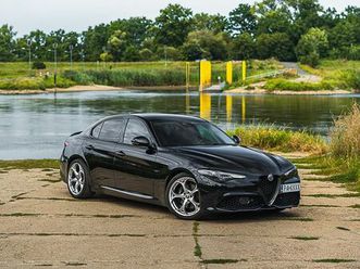 alfa romeo giulia 2.0 turbo 16v at8-q4 veloce