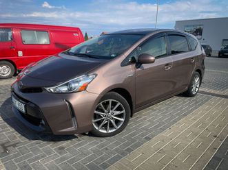 toyota prius v an. 2016