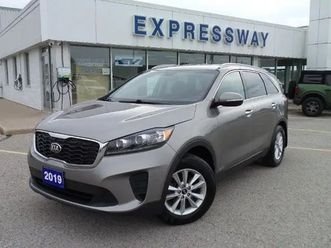 2019 kia sorento lx, awd, 2.4l engine, heated seats and wheel!