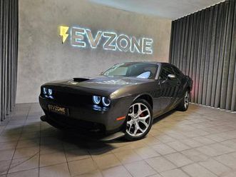 dodge challenger auto sxt plus