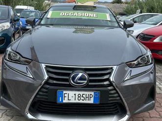 is iii 2017 300h 2.5 business cvt