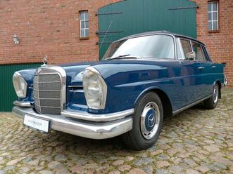 mercedes-benz 230 s w111 große heckflosse mit schiebedach
