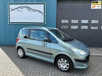 peugeot 1007 - 1.6-16v gentry automaat clima pdc trekhaak nl auto nap extra panelen set, zeer nette staat