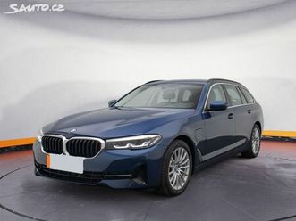 bmw řada 5 520e alarm dab kamera cockpit