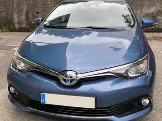 auris hybrid active + pack senso + toyota safety s