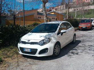 kia rio 1.200 a benzina