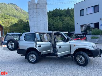 toyota land cruiser prado 9 sjedista