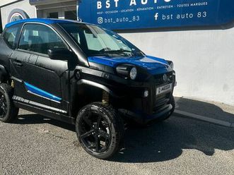 e-scouty aixam 2025 bicolore noir et bleu