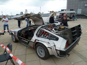 delorean replika der zurück in die zukunft zeitmaschine