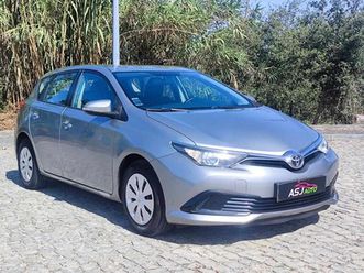 toyota auris 1.4 d-4d active