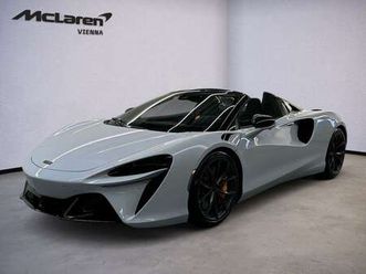 mclaren artura spider / cirrus grey / b&w / bliss