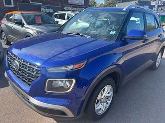 2023 hyundai venue only 141 b/w on the road pmt*