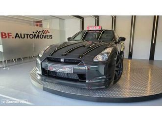 nissan gt-r black edition