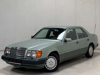 mercedes-benz e-klasse 300 e w124 automatik *frisches pickerl & service* *traumhafter zustand* *8-fach bereift* *klima* *schiebedach*