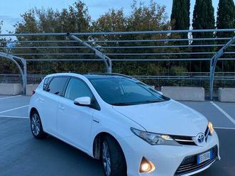 toyota auris hybrid 2013